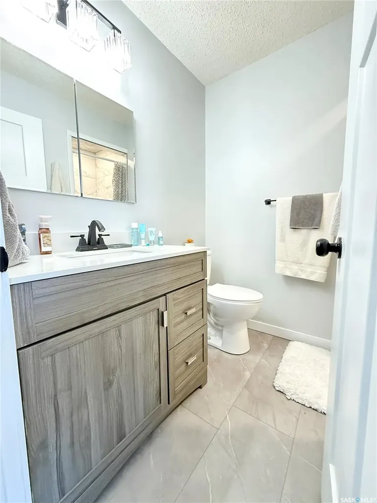 787 Brimacombe Drive Weyburn SK S4H 2P7