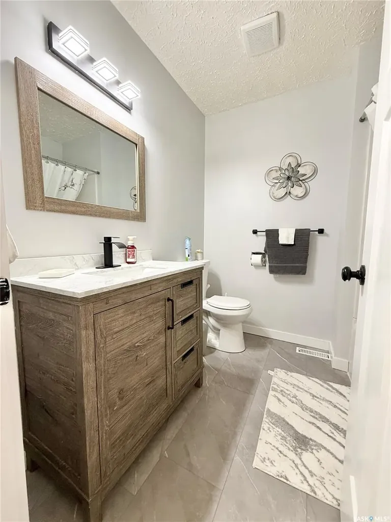 787 Brimacombe Drive Weyburn SK S4H 2P7