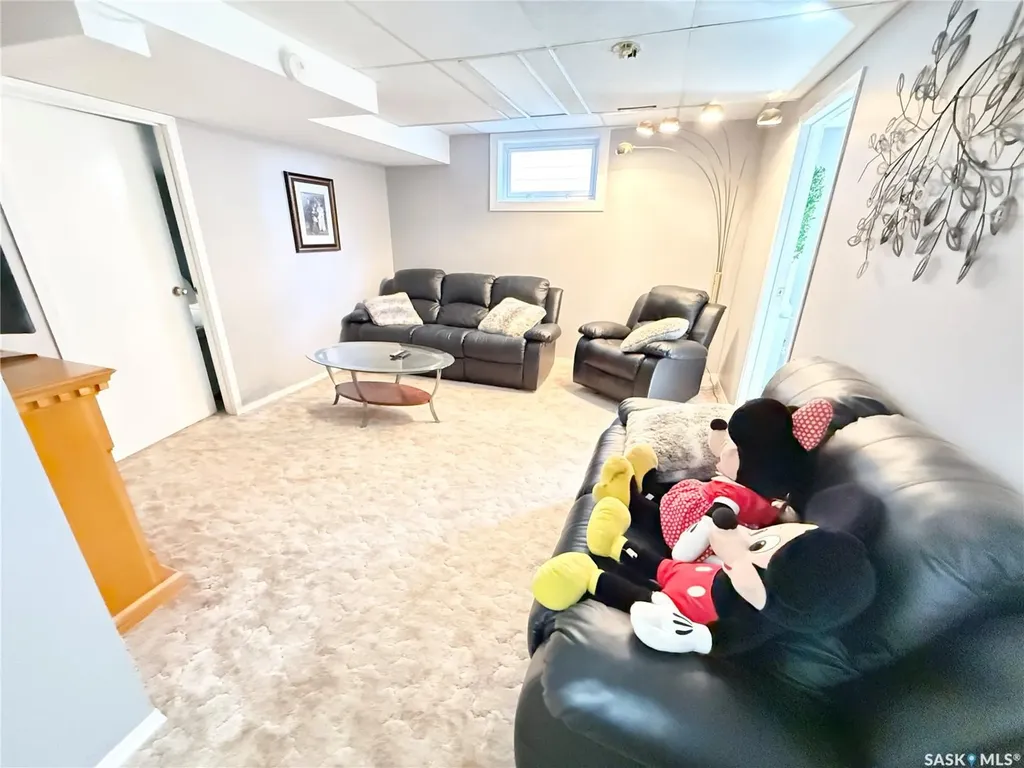 787 Brimacombe Drive Weyburn SK S4H 2P7