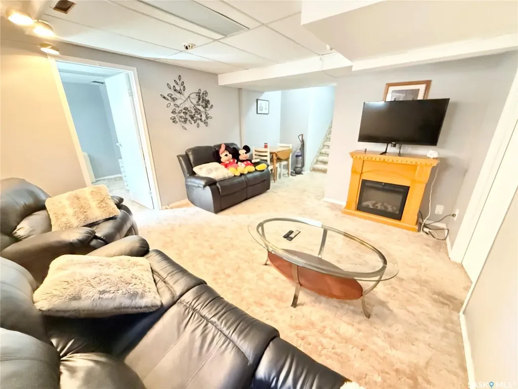 787 Brimacombe Drive Weyburn SK S4H 2P7