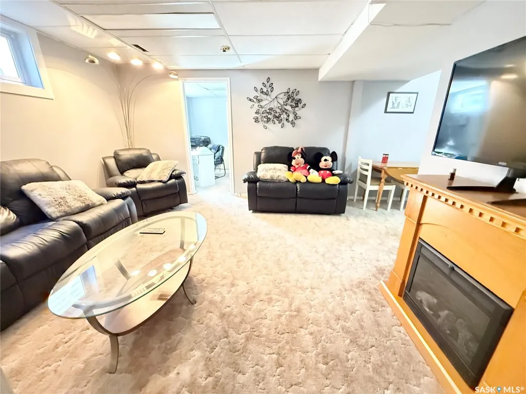 787 Brimacombe Drive Weyburn SK S4H 2P7