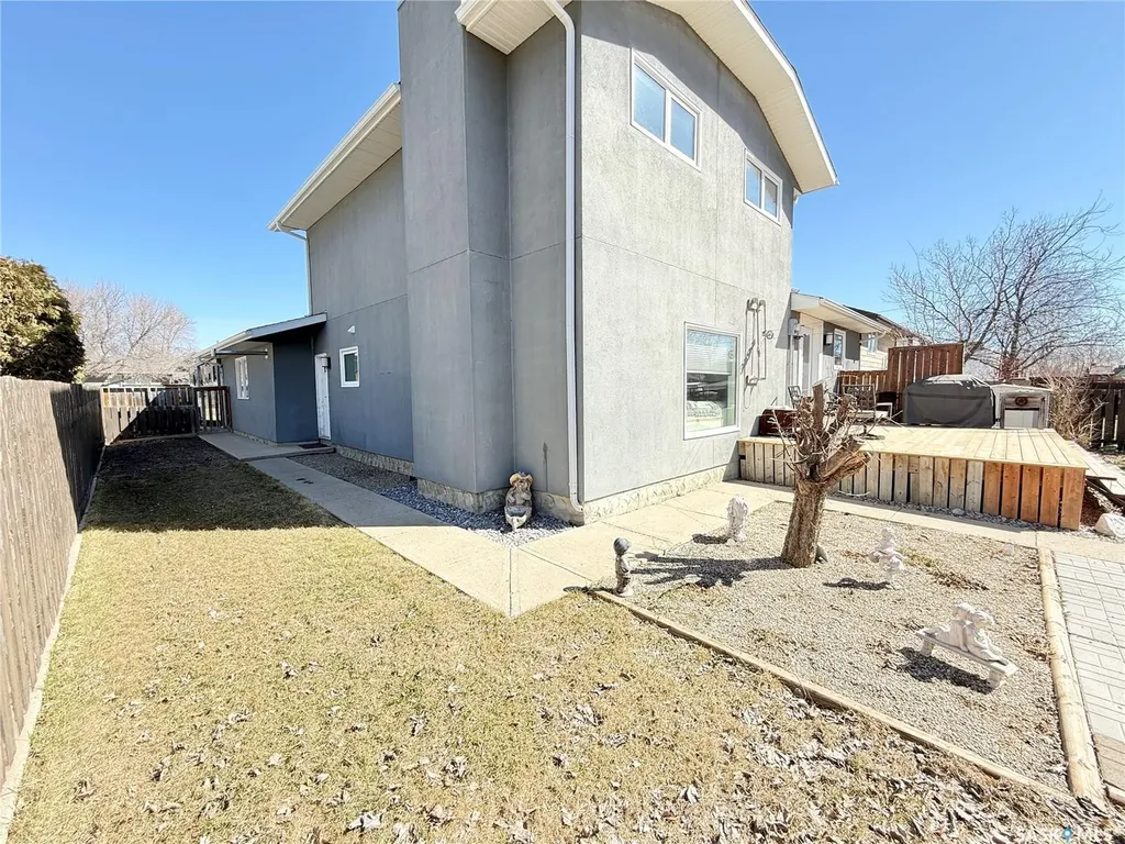 787 Brimacombe Drive Weyburn SK S4H 2P7