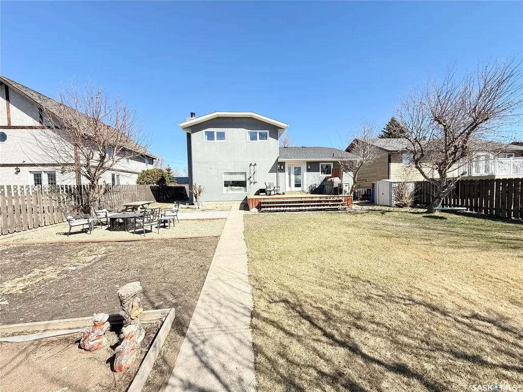 787 Brimacombe Drive Weyburn SK S4H 2P7
