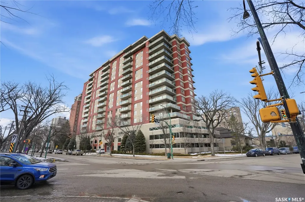 902 Spadina Crescent E Saskatoon SK S7K 0G8