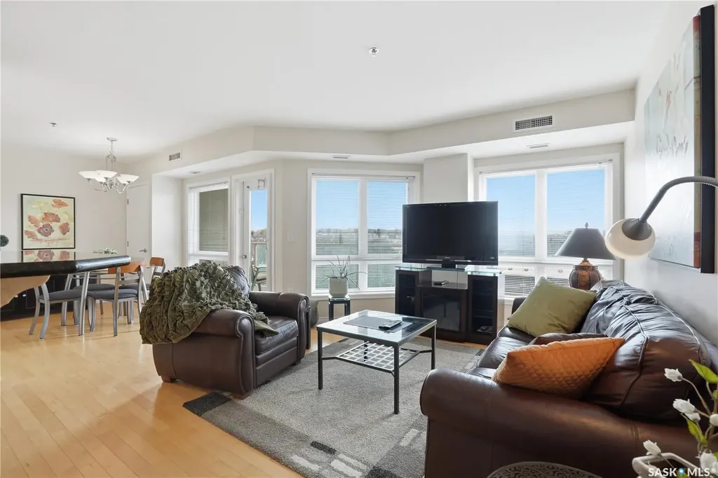 902 Spadina Crescent E Saskatoon SK S7K 0G8