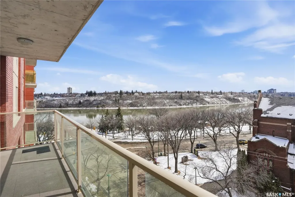 902 Spadina Crescent E Saskatoon SK S7K 0G8