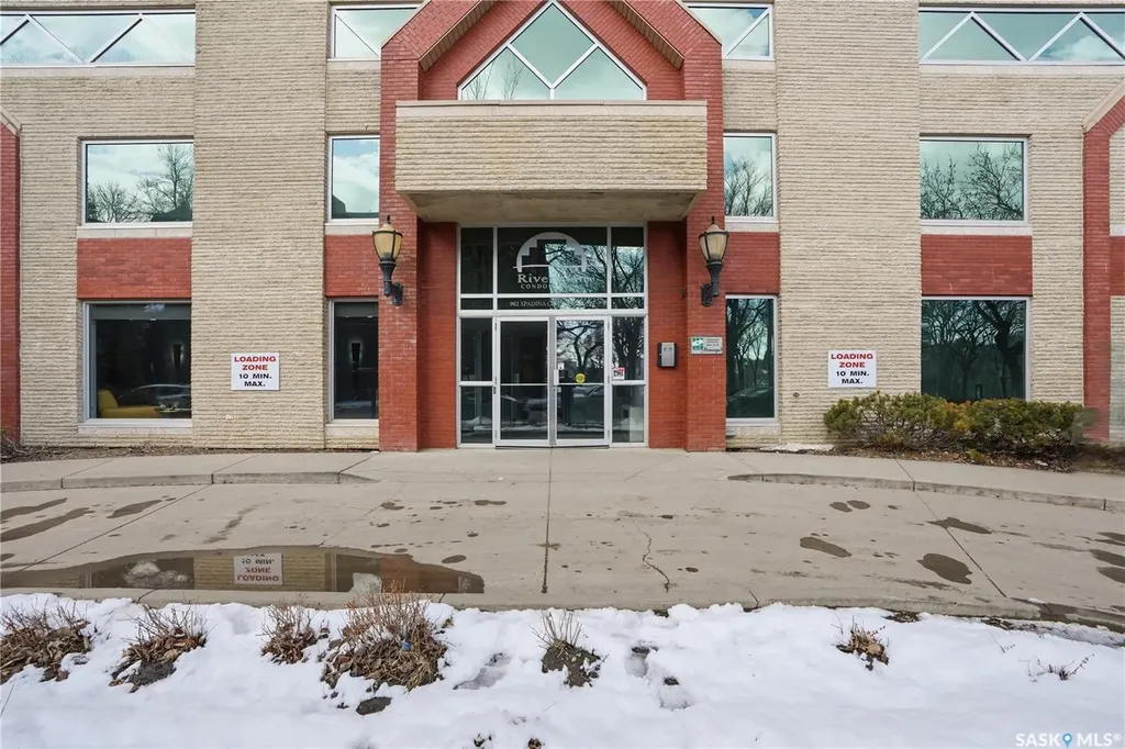 902 Spadina Crescent E Saskatoon SK S7K 0G8