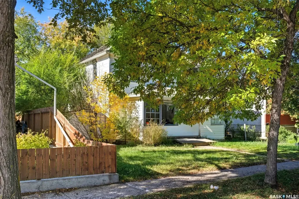 1121 108th Street North Battleford SK S9A 2B1