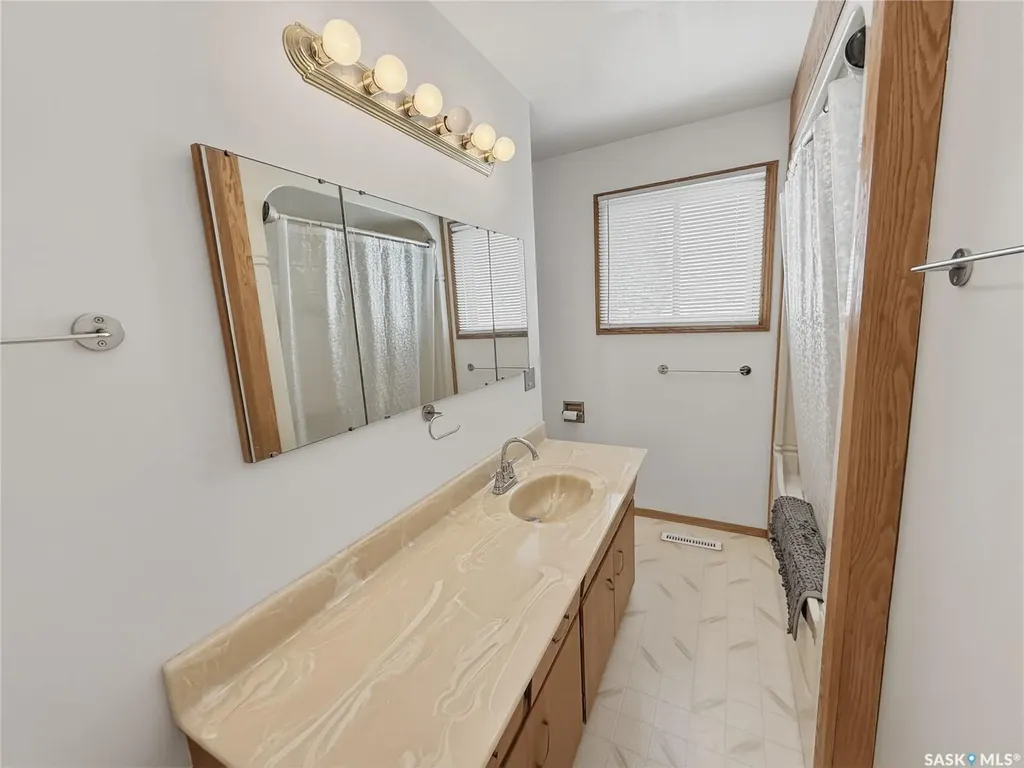 525 6th Avenue NW Swift Current SK S9H 0Y4