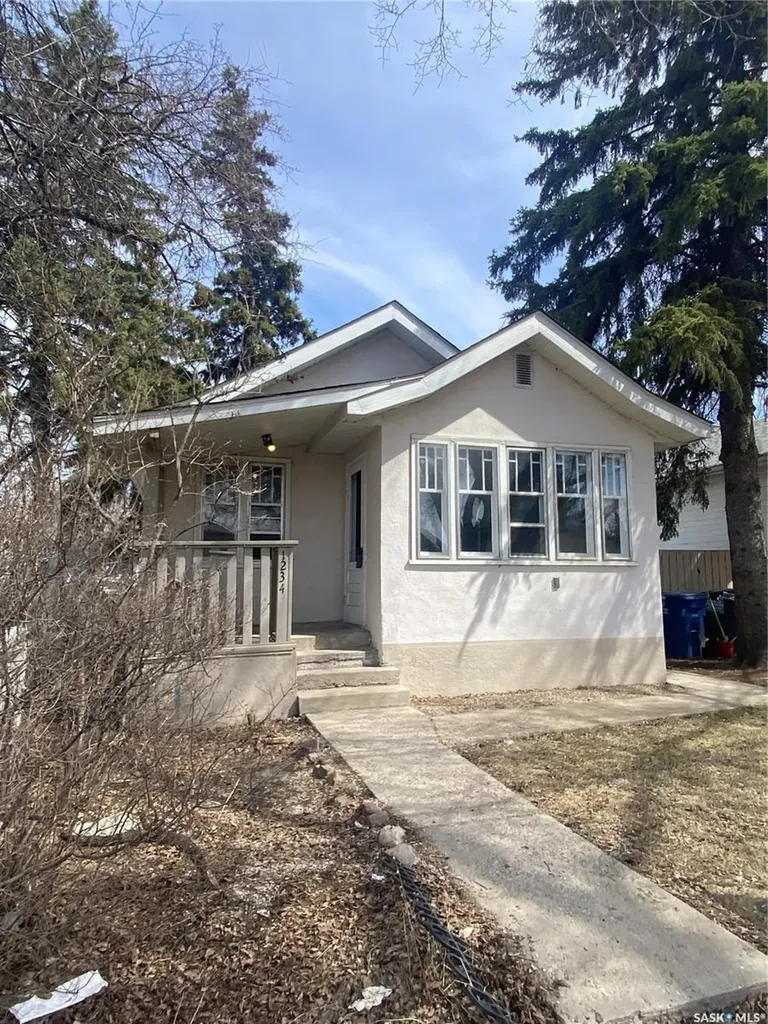 1234 G Avenue N Saskatoon SK S7L 2A4