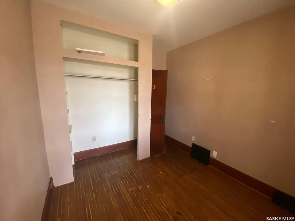 1234 G Avenue N Saskatoon SK S7L 2A4