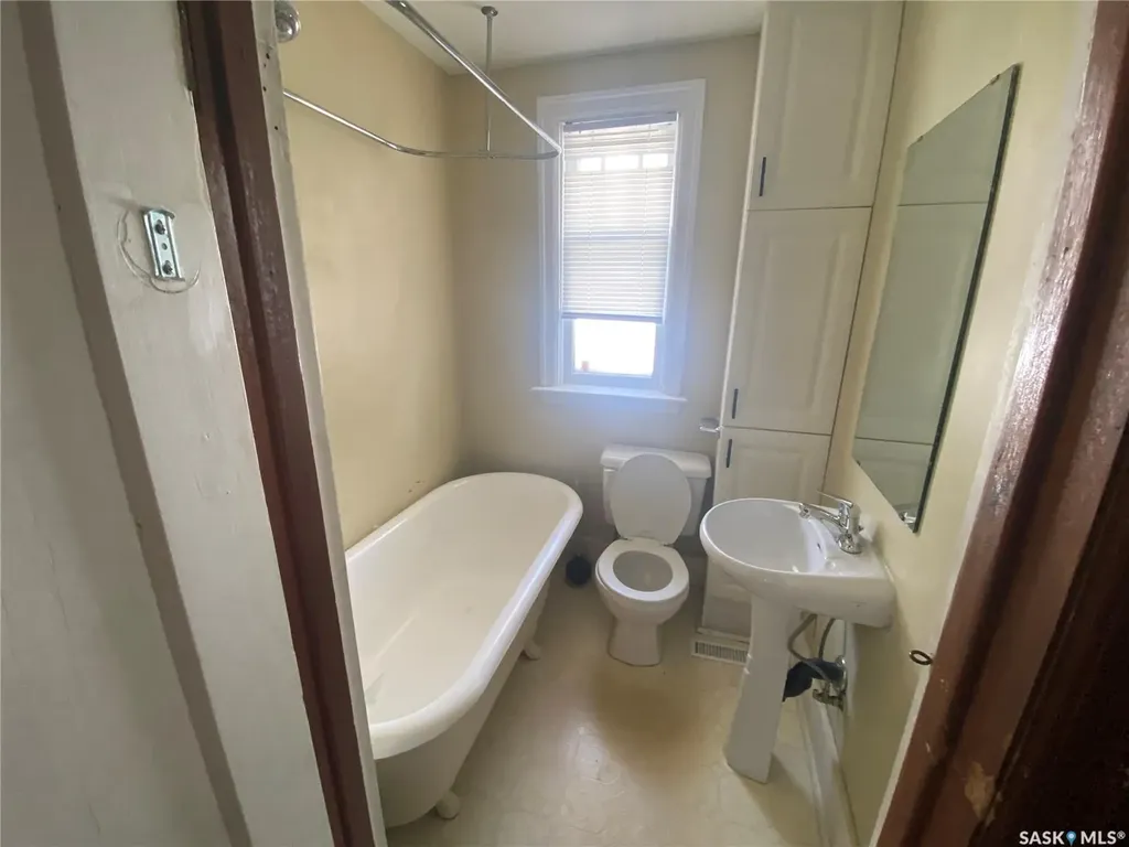 1234 G Avenue N Saskatoon SK S7L 2A4
