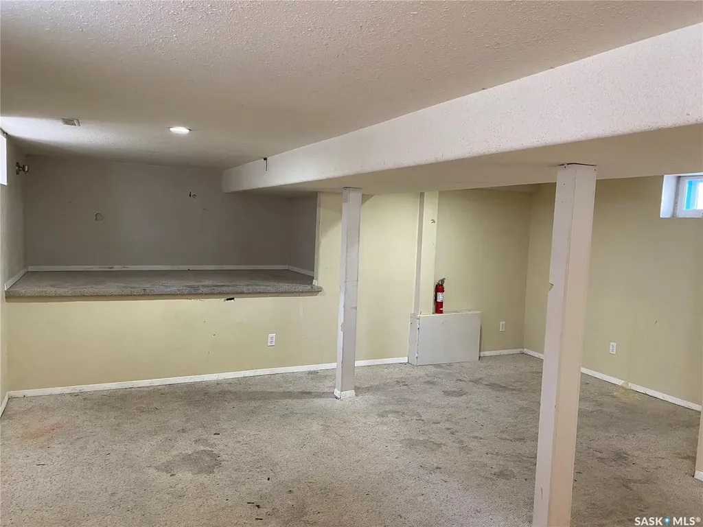1234 G Avenue N Saskatoon SK S7L 2A4