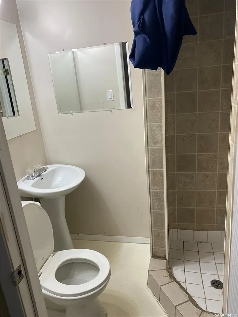 1234 G Avenue N Saskatoon SK S7L 2A4