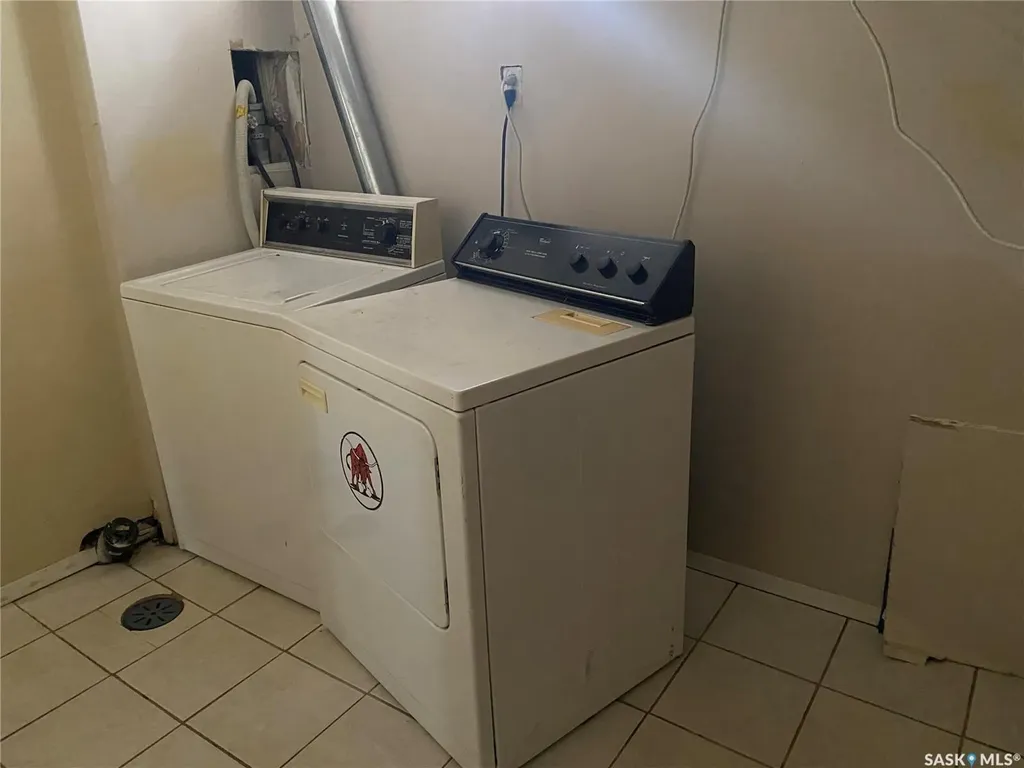 1234 G Avenue N Saskatoon SK S7L 2A4