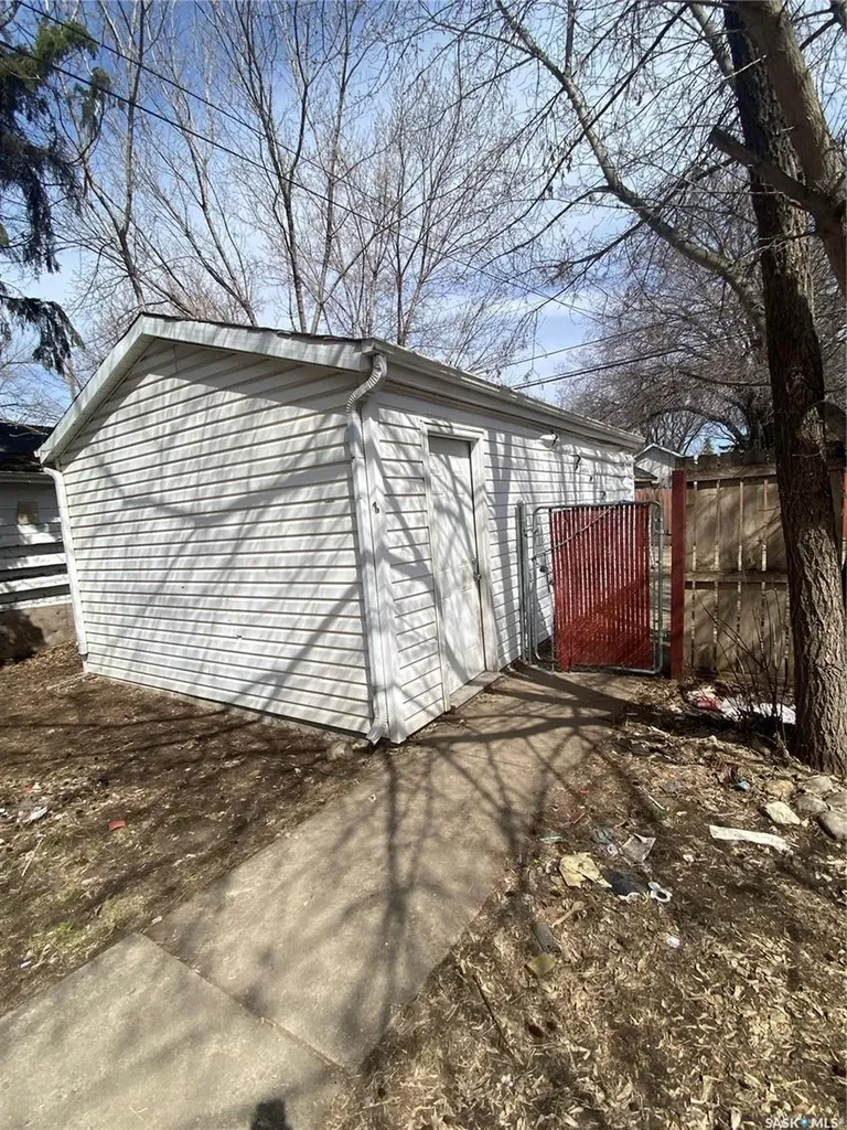 1234 G Avenue N Saskatoon SK S7L 2A4