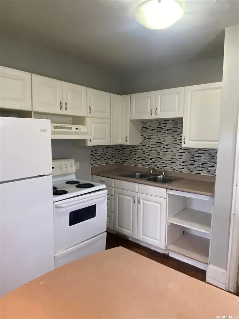 1234 G Avenue N Saskatoon SK S7L 2A4