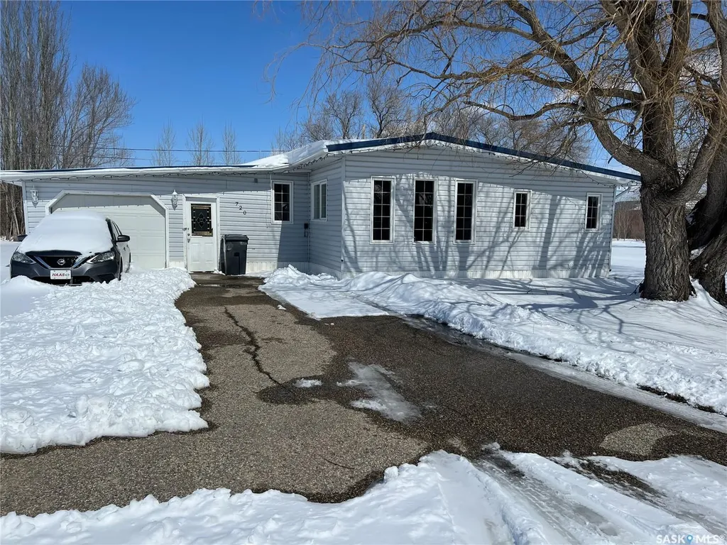 720 Maple Drive Esterhazy SK S0A 0X0