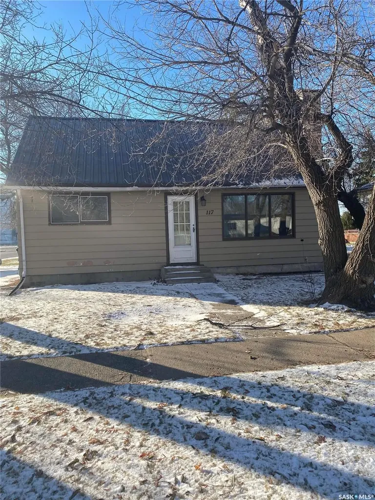 117 Prospect Avenue Oxbow SK S0C 2B0