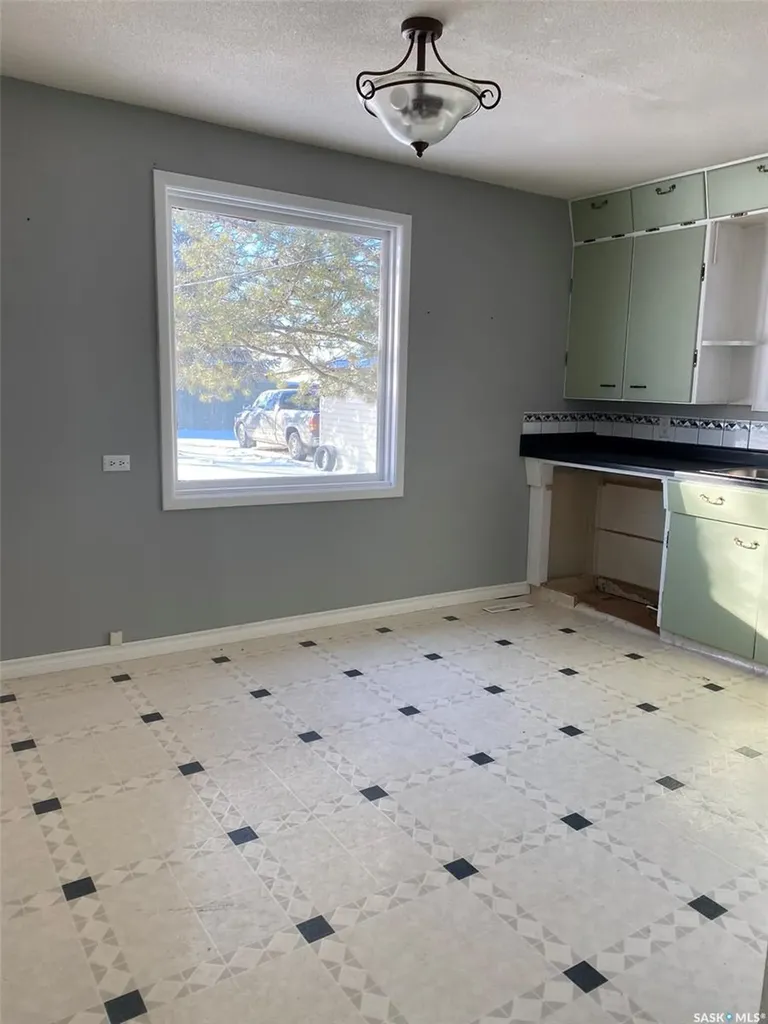 117 Prospect Avenue Oxbow SK S0C 2B0