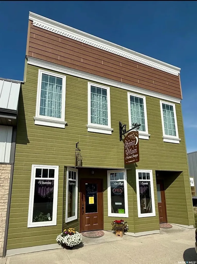 213 & 215 Centre Street Nipawin SK S0E 1E0