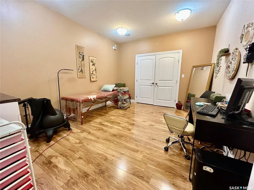 213 & 215 Centre Street Nipawin SK S0E 1E0