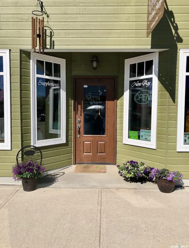 213 & 215 Centre Street Nipawin SK S0E 1E0
