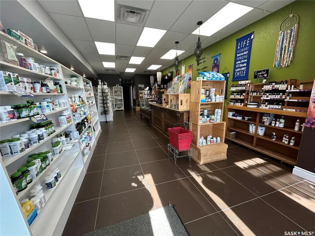213 & 215 Centre Street Nipawin SK S0E 1E0