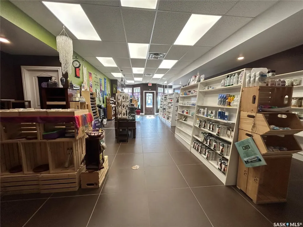 213 & 215 Centre Street Nipawin SK S0E 1E0