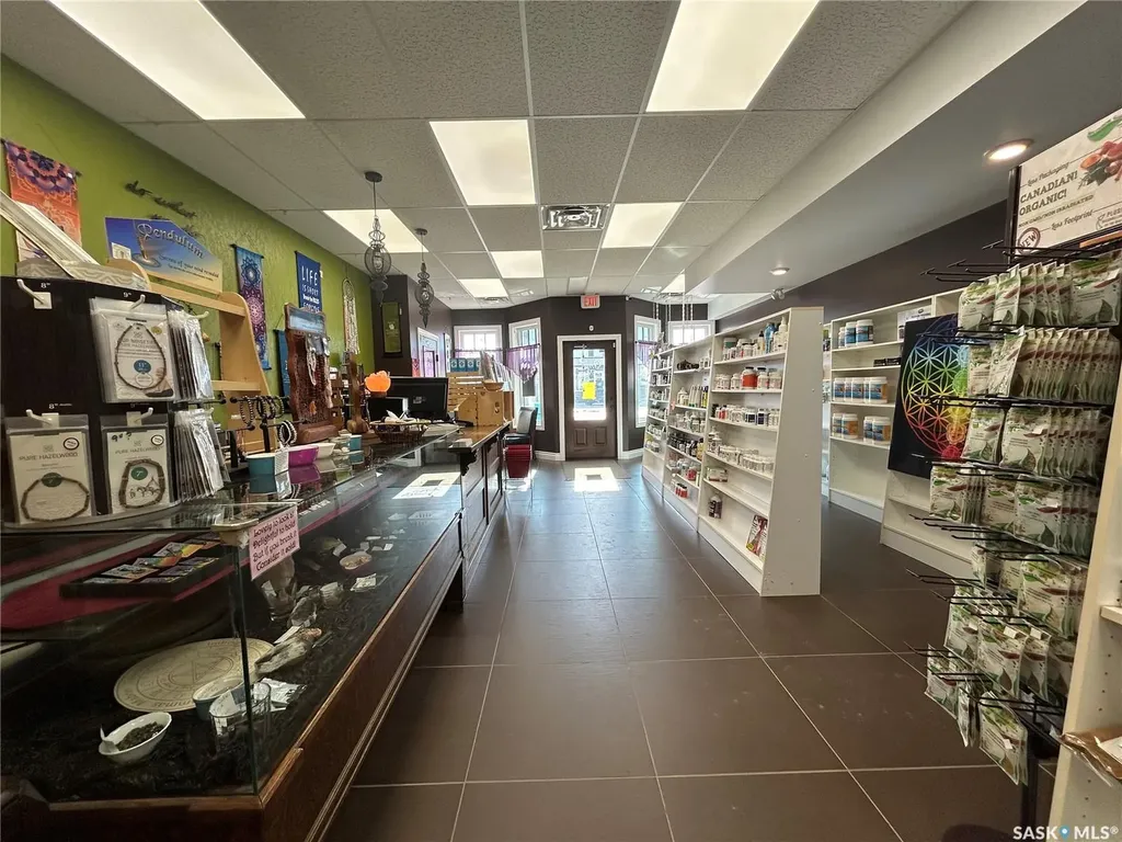 213 & 215 Centre Street Nipawin SK S0E 1E0