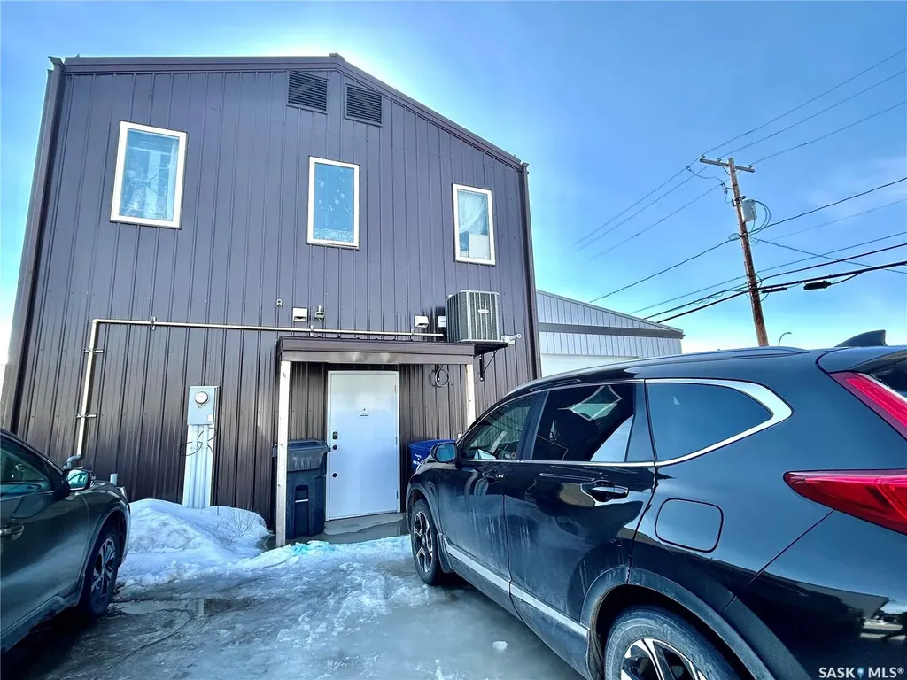 213 & 215 Centre Street Nipawin SK S0E 1E0
