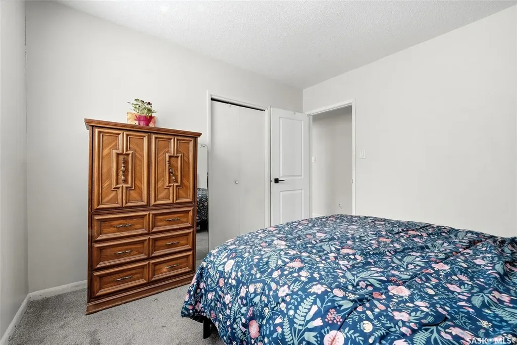 6 Hanley Crescent Regina SK S4R 5A7