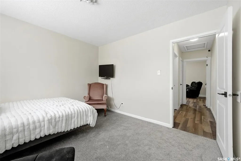 6 Hanley Crescent Regina SK S4R 5A7