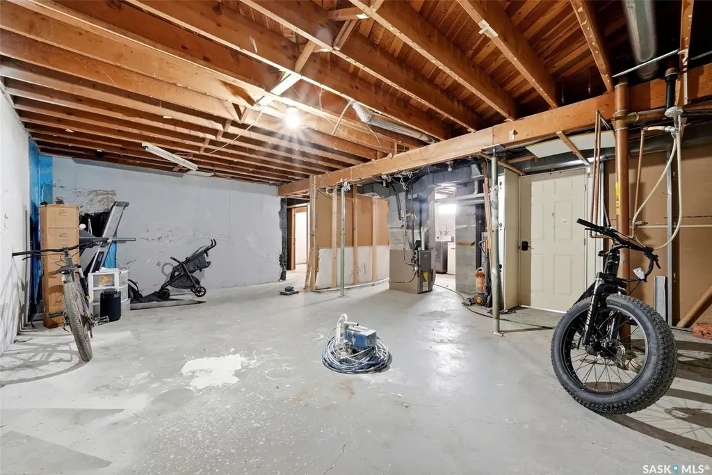 6 Hanley Crescent Regina SK S4R 5A7