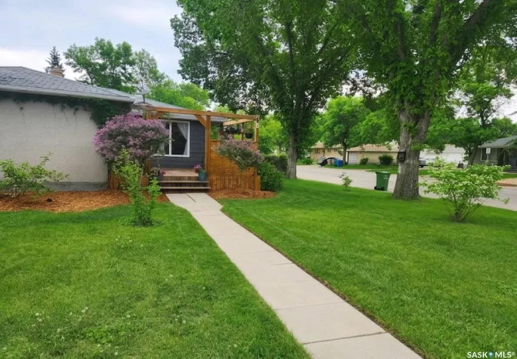 6 Hanley Crescent Regina SK S4R 5A7