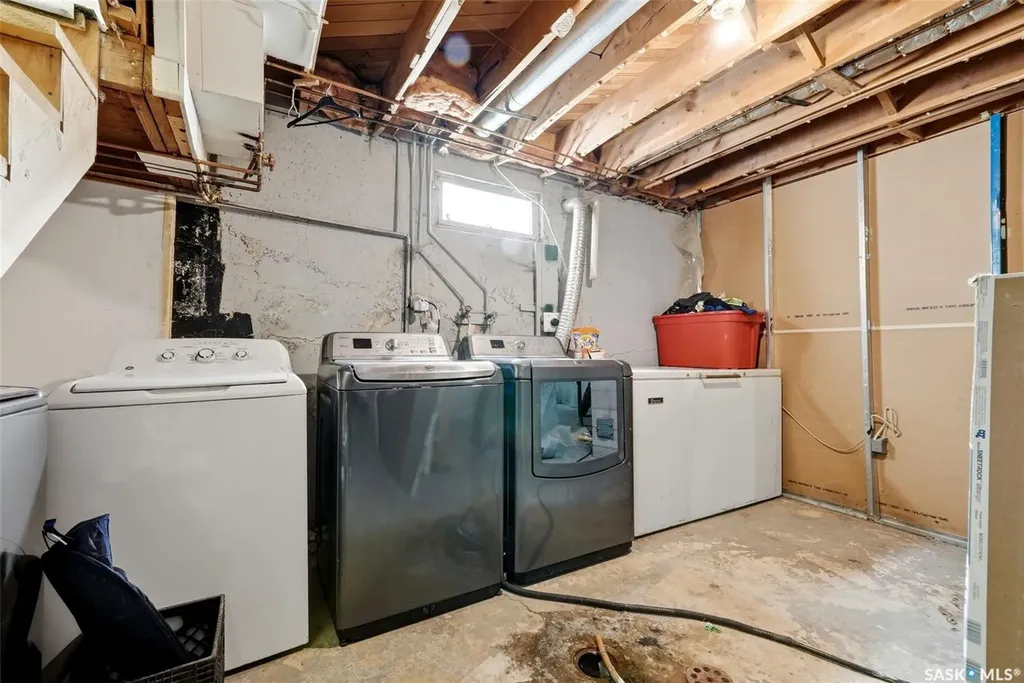 6 Hanley Crescent Regina SK S4R 5A7