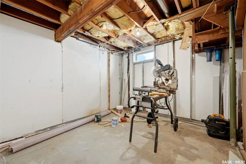 6 Hanley Crescent Regina SK S4R 5A7