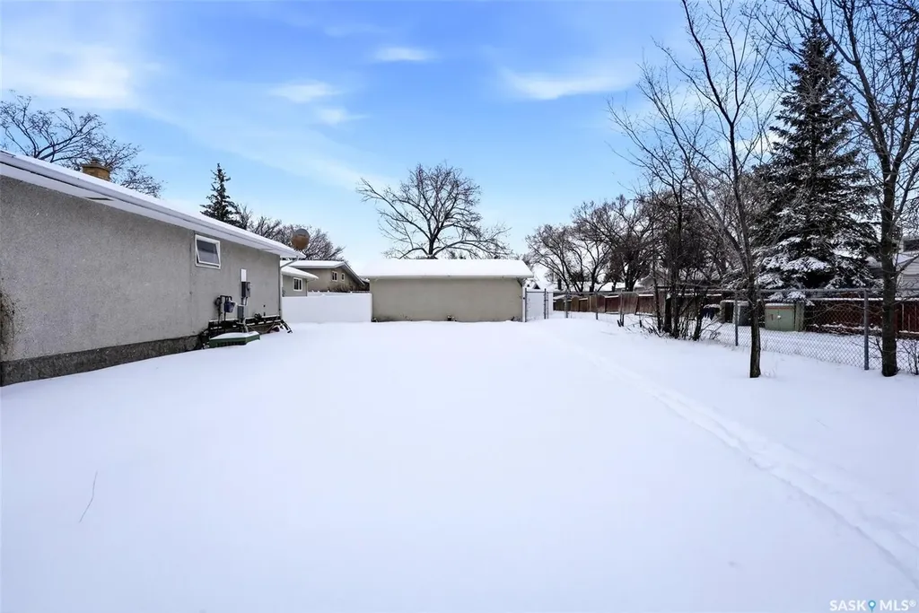 6 Hanley Crescent Regina SK S4R 5A7