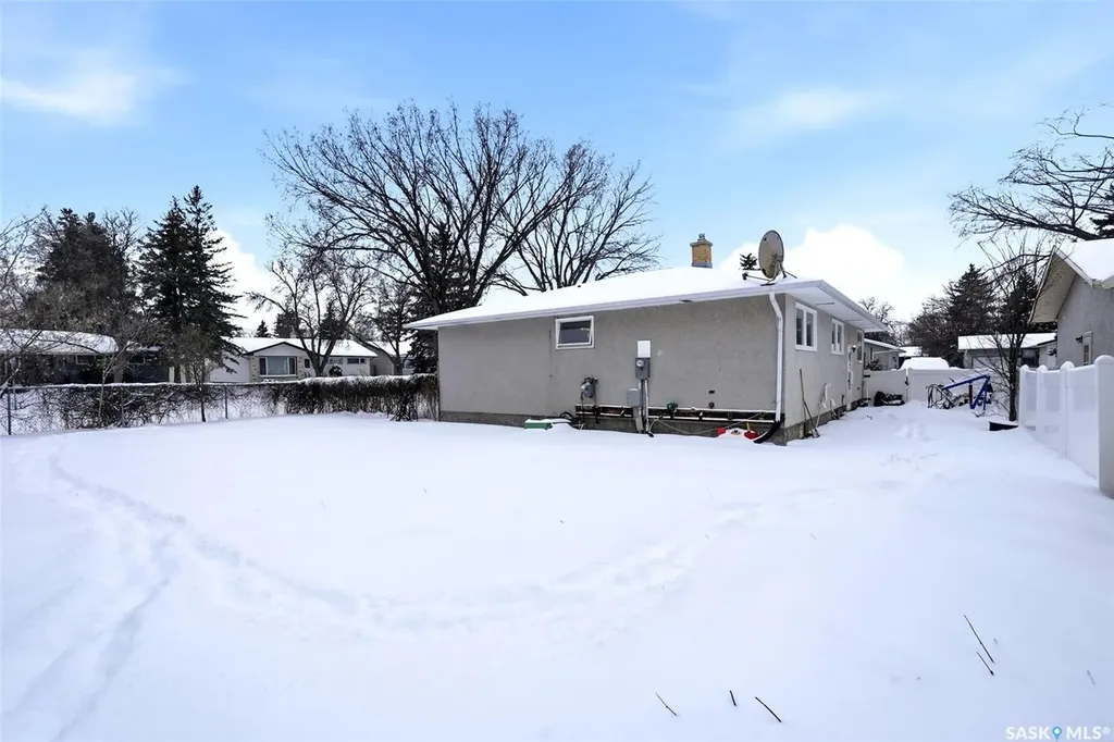 6 Hanley Crescent Regina SK S4R 5A7