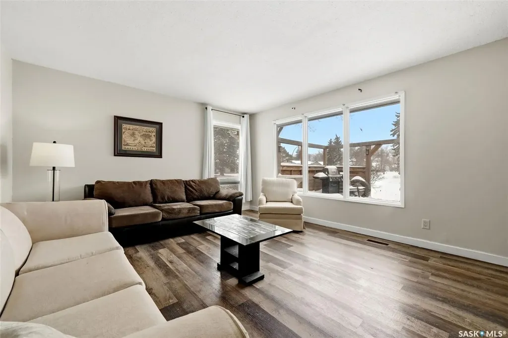 6 Hanley Crescent Regina SK S4R 5A7