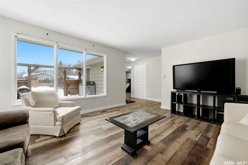 6 Hanley Crescent Regina SK S4R 5A7