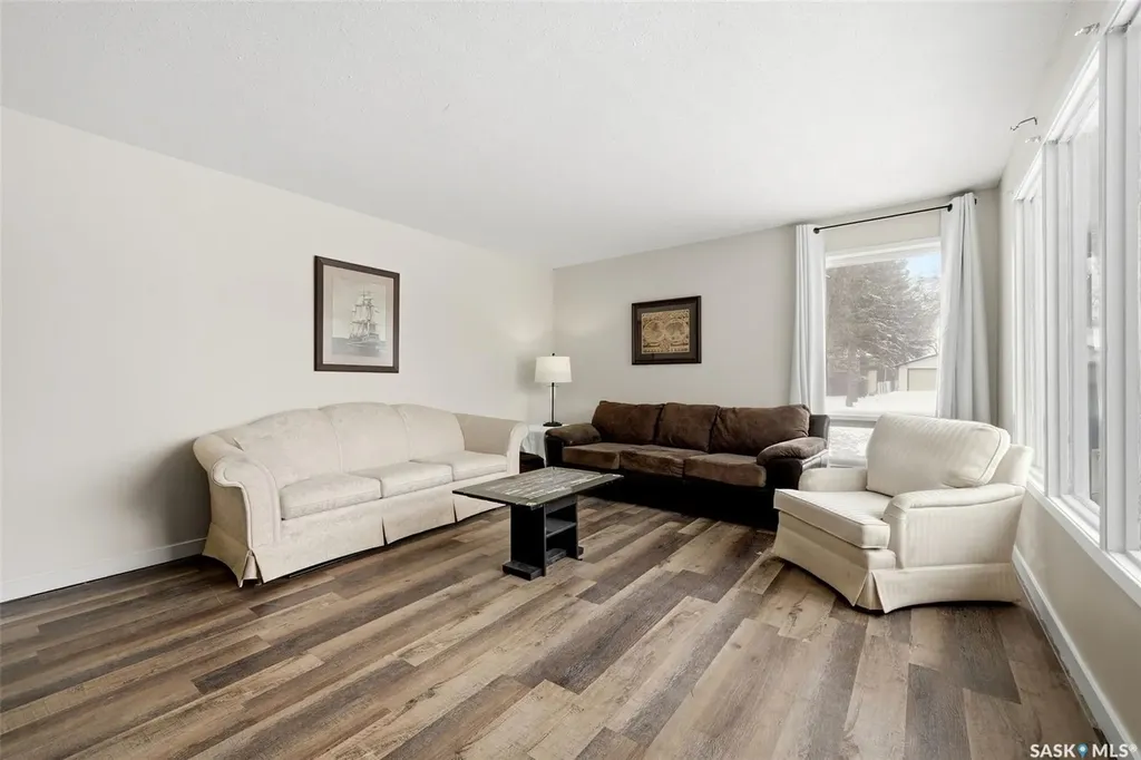 6 Hanley Crescent Regina SK S4R 5A7