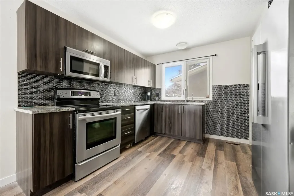 6 Hanley Crescent Regina SK S4R 5A7