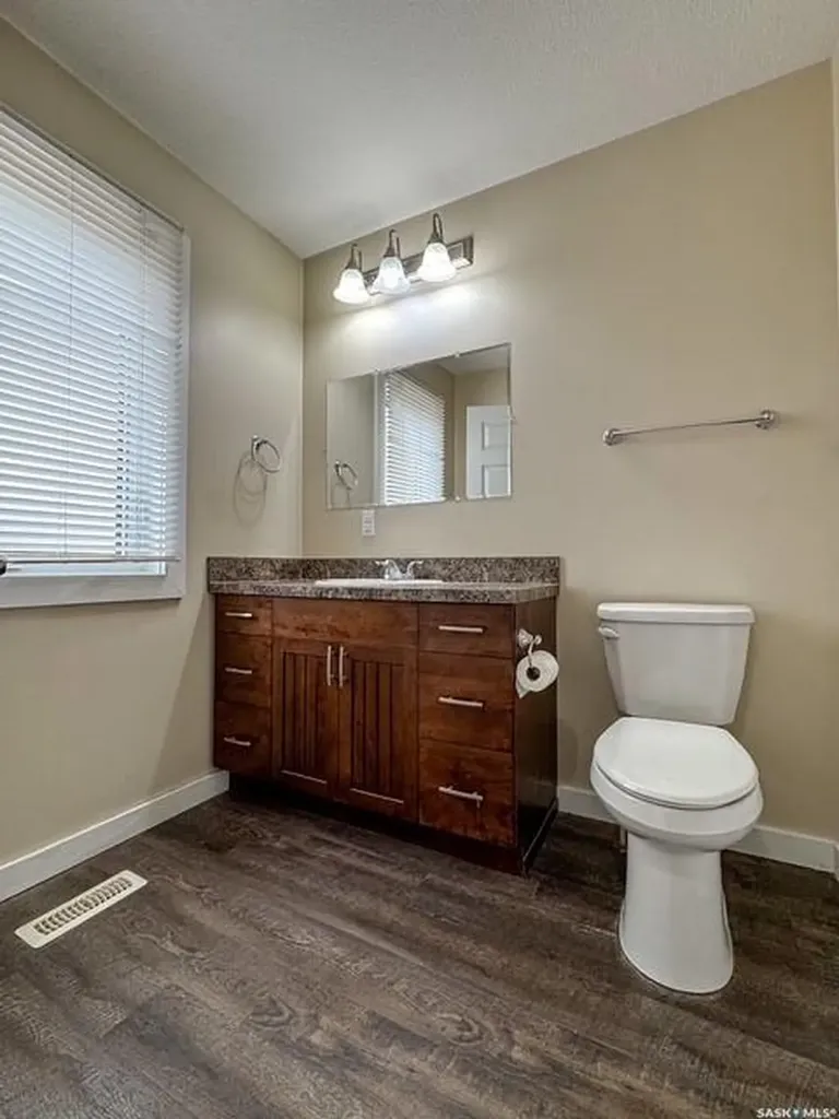614 7th Avenue NE Swift Current SK S9H 2M4