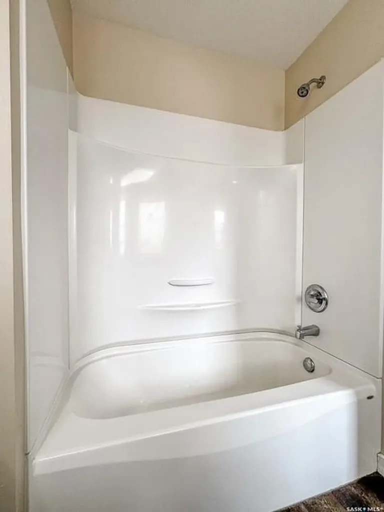 614 7th Avenue NE Swift Current SK S9H 2M4