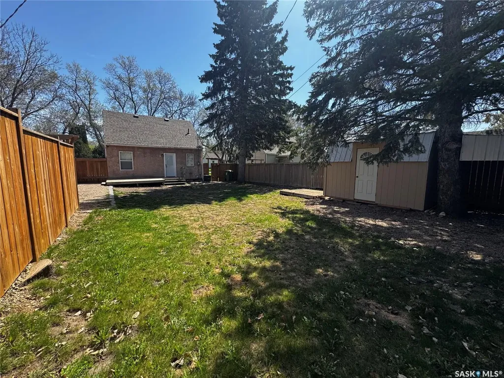 120 Roslyn Avenue Yorkton SK S3N 1N9