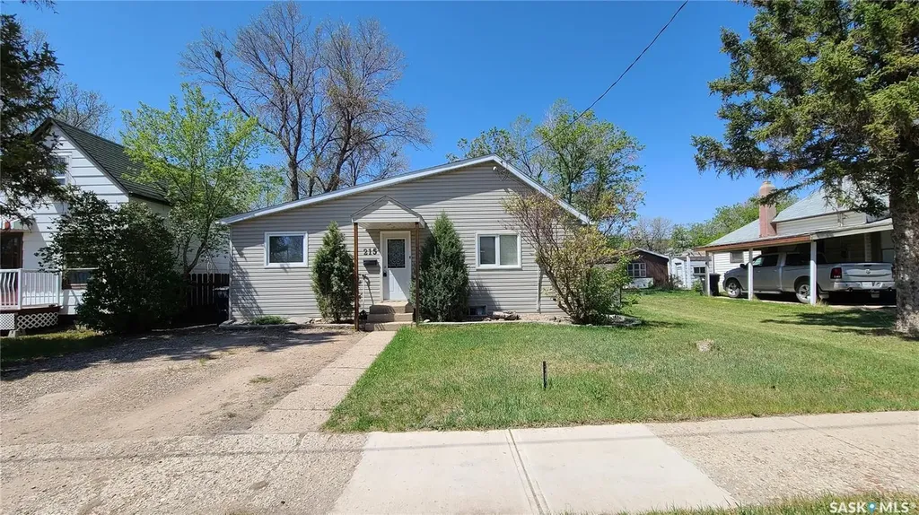 215 Mergens Street Weyburn SK S4H 1R4