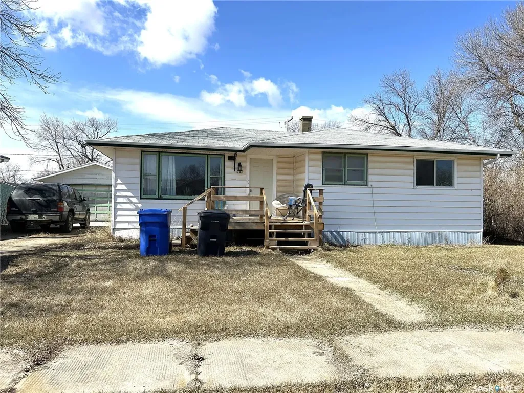 321 3rd Street Frobisher SK S0C 0Y0