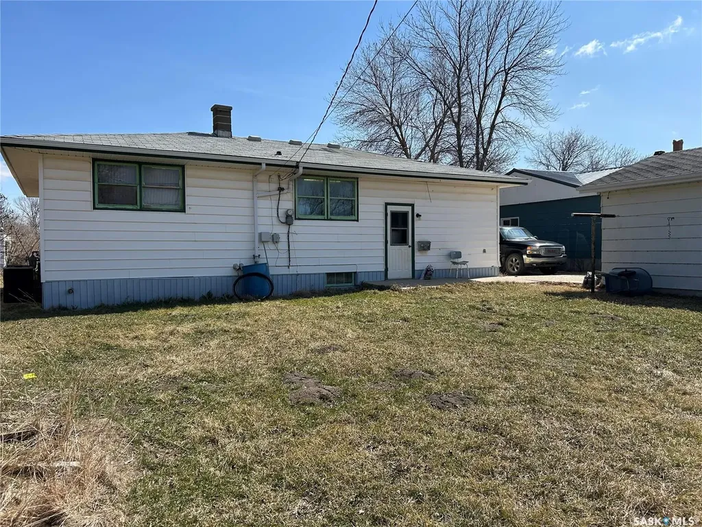 321 3rd Street Frobisher SK S0C 0Y0
