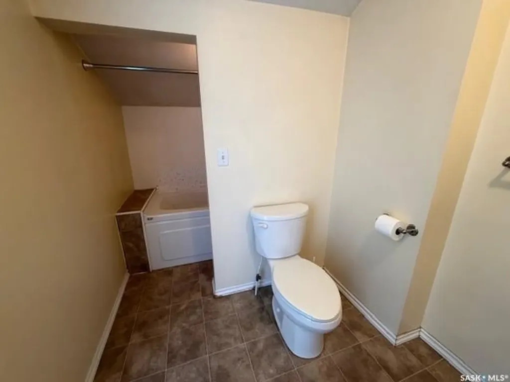 405 18th Street W Saskatoon SK S7M 1C7